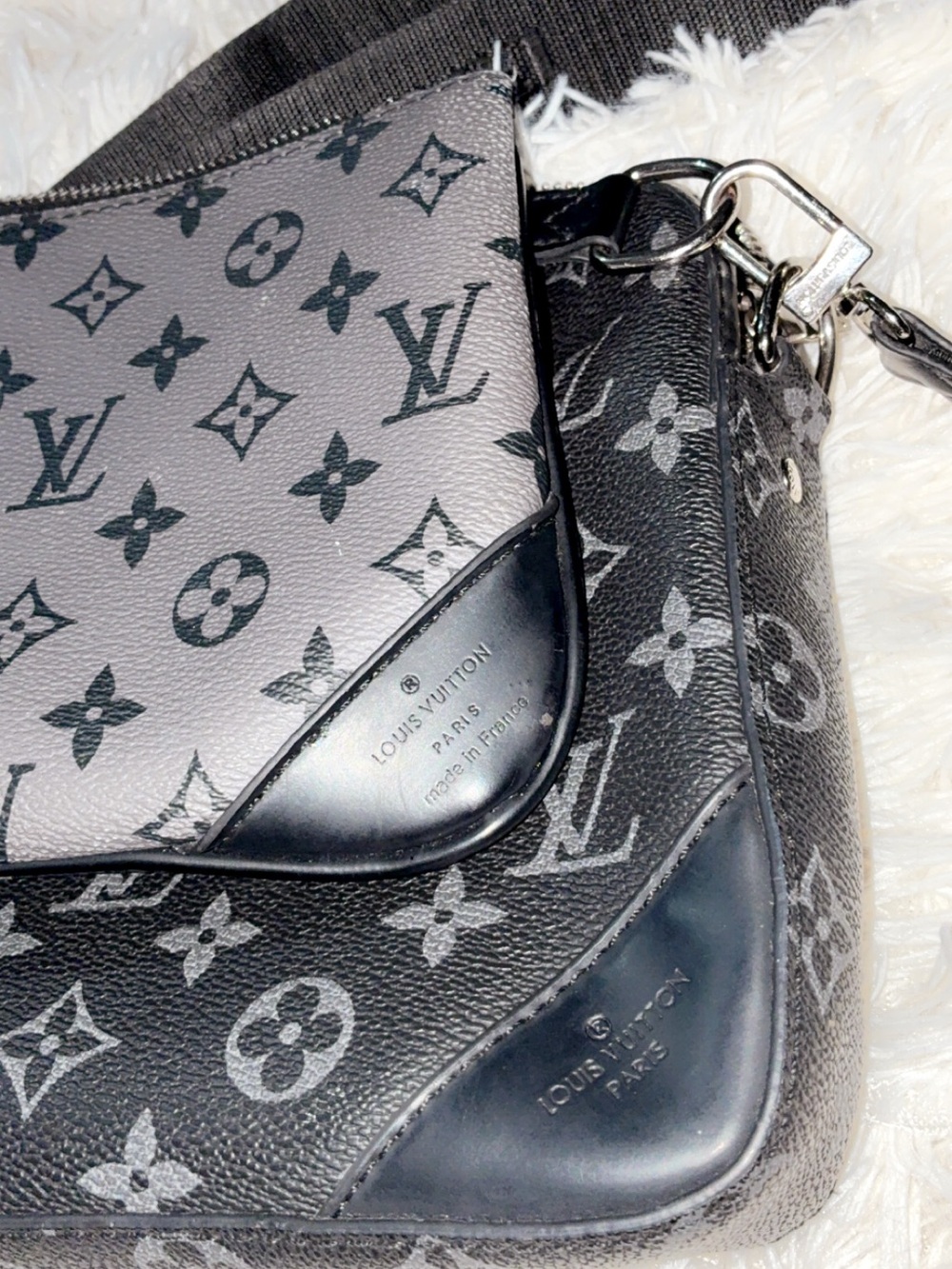 Louis Vuitton Authentic Two-Tone Monogram Men Crossbody Messenger Bag - Picture 4 of 8